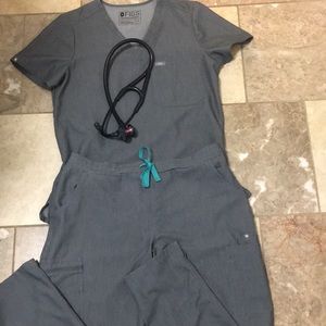 Figs Graphite scrub set